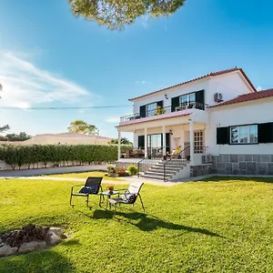 Moro's Friends House - Affittacamere Cascais